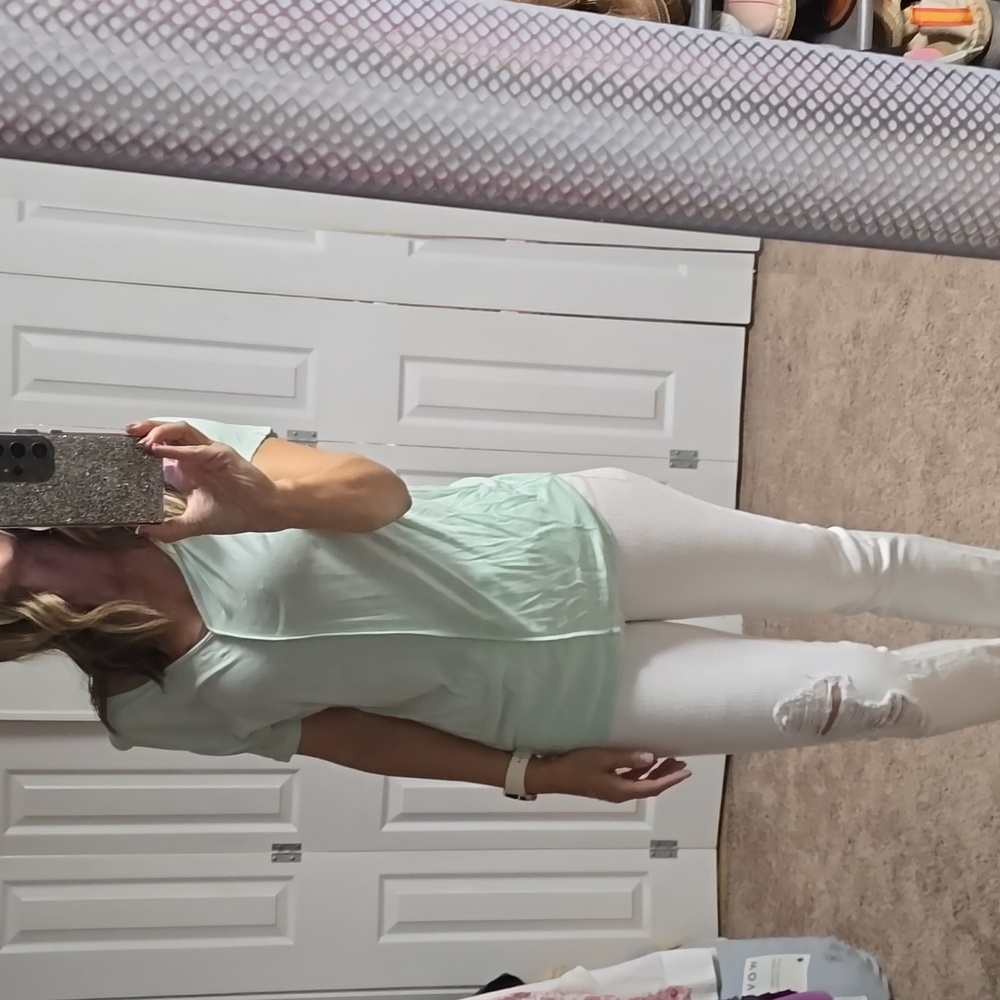 Vince rayon mint v neck tee sz small